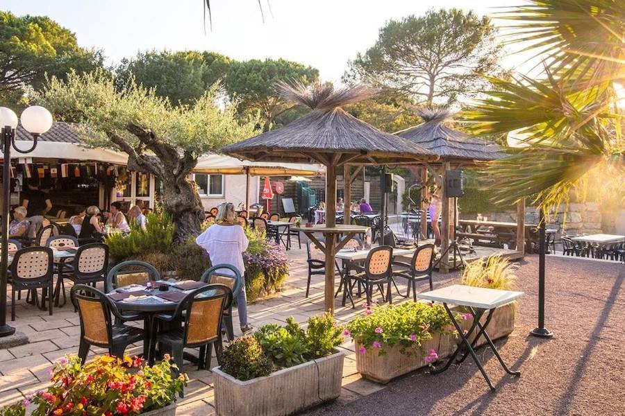 Mobile Home 6-Pers Camping Lei Suves-Cotes D'Azur-Including Airco Рокбрюн-сюр-Аржан Екстериор снимка